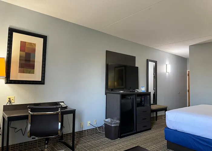 Baymont By Wyndham Louisville Airport South
