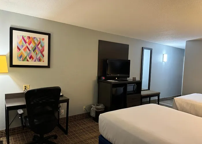 Baymont By Wyndham Louisville Airport South