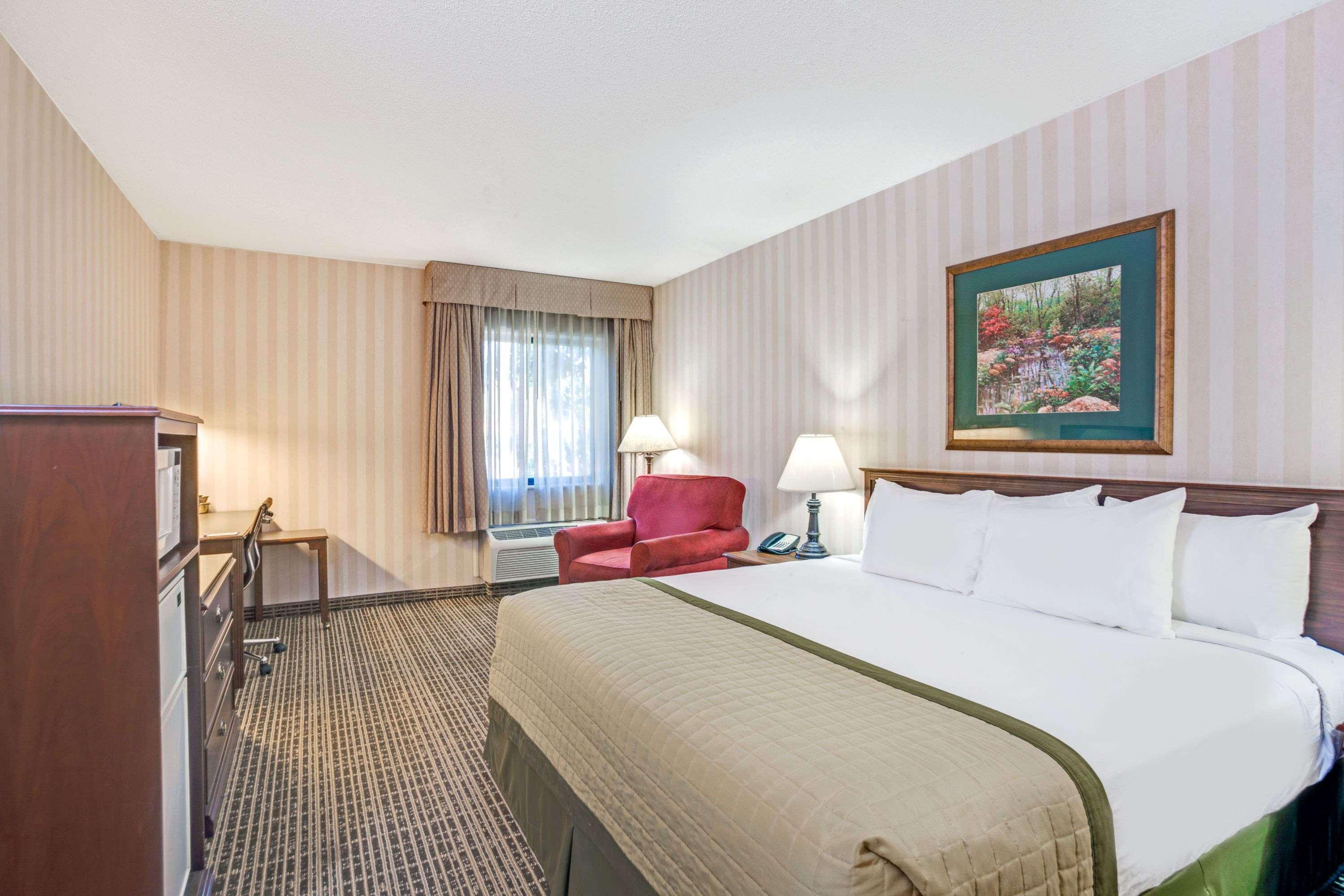 Baymont By Wyndham Airport South Hotel Louisville-Jefferson County