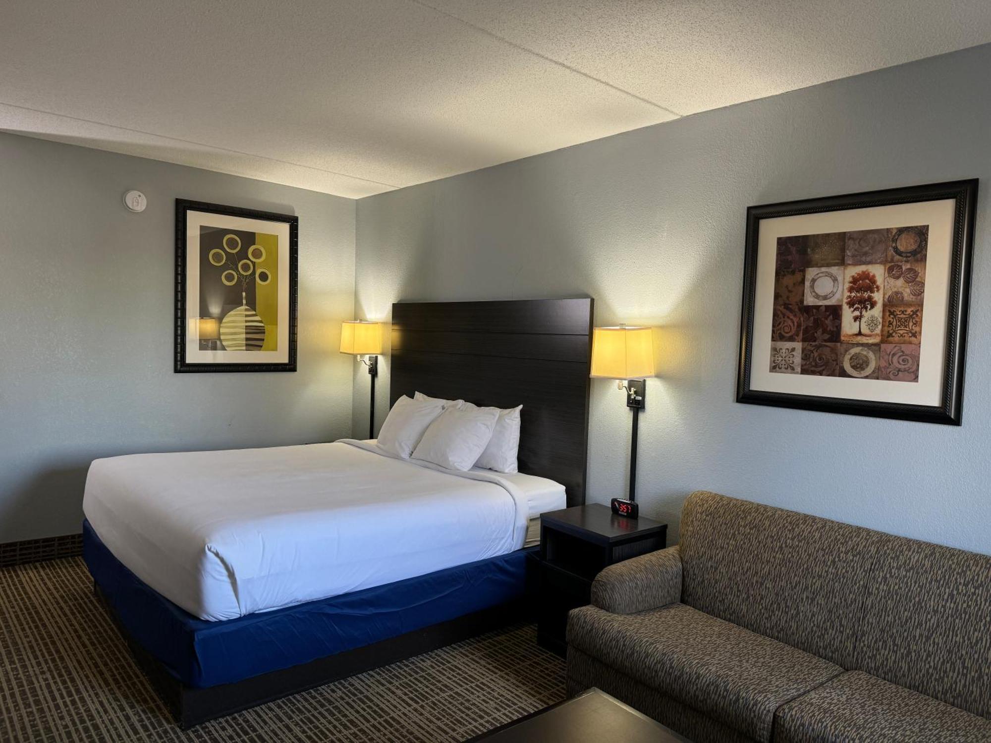 Baymont By Wyndham Airport South Hotel