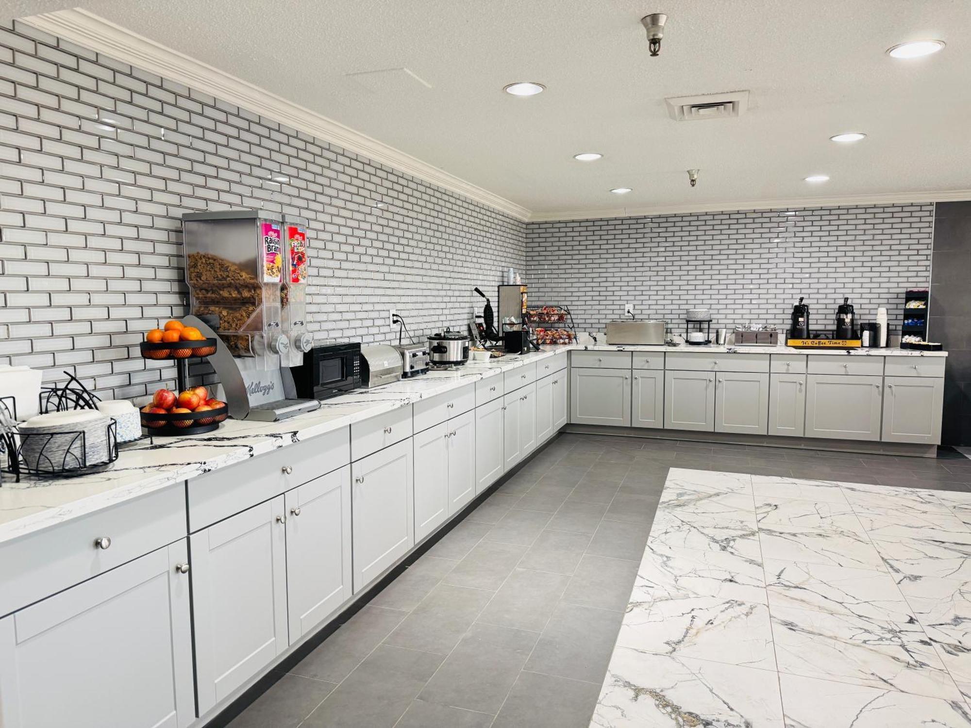 Hotel Baymont By Wyndham Airport South 3*