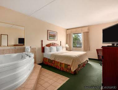 Hotel Baymont By Wyndham Airport South Louisville-Jefferson County