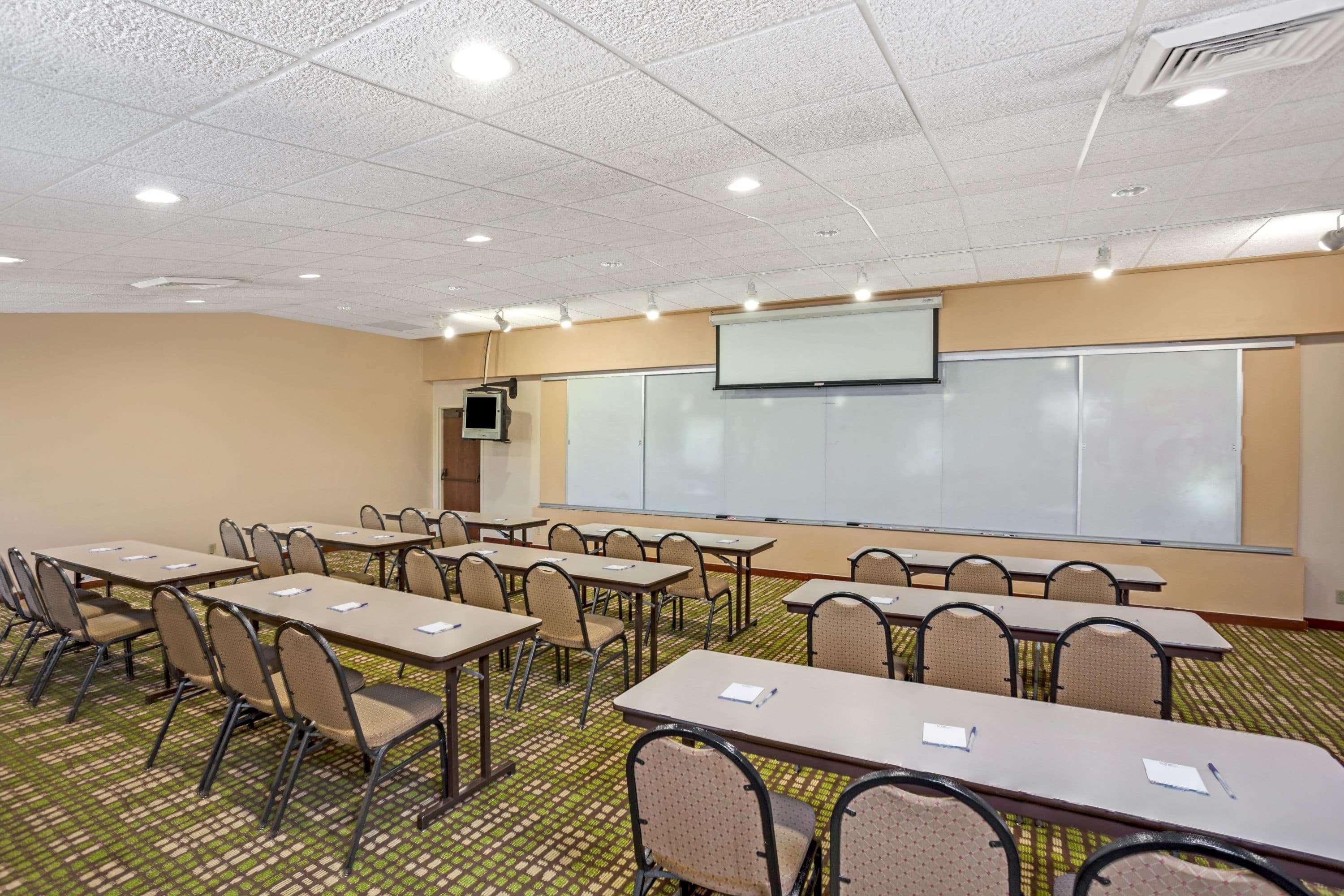 Hotel Baymont By Wyndham Airport South Louisville